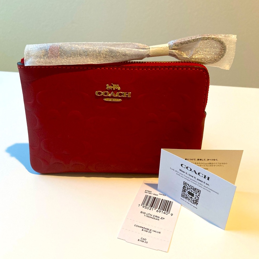NWT 🎁♥️COACH Wristlet♥️🎁 Signature Leather Corner Zip • GORGEOUS • EMBOSSED♥️ - Picture 4 of 8